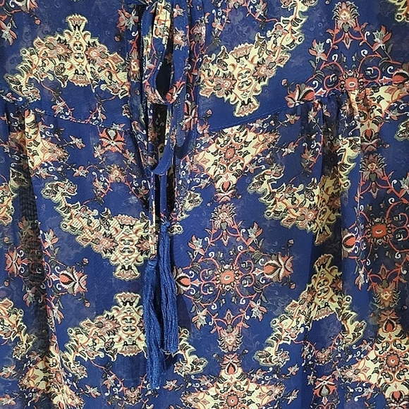 💢SOLD💢 CHARLOTTE RUSSE Woman's Top Size 1X  Floral Pint - Picture 4 of 5